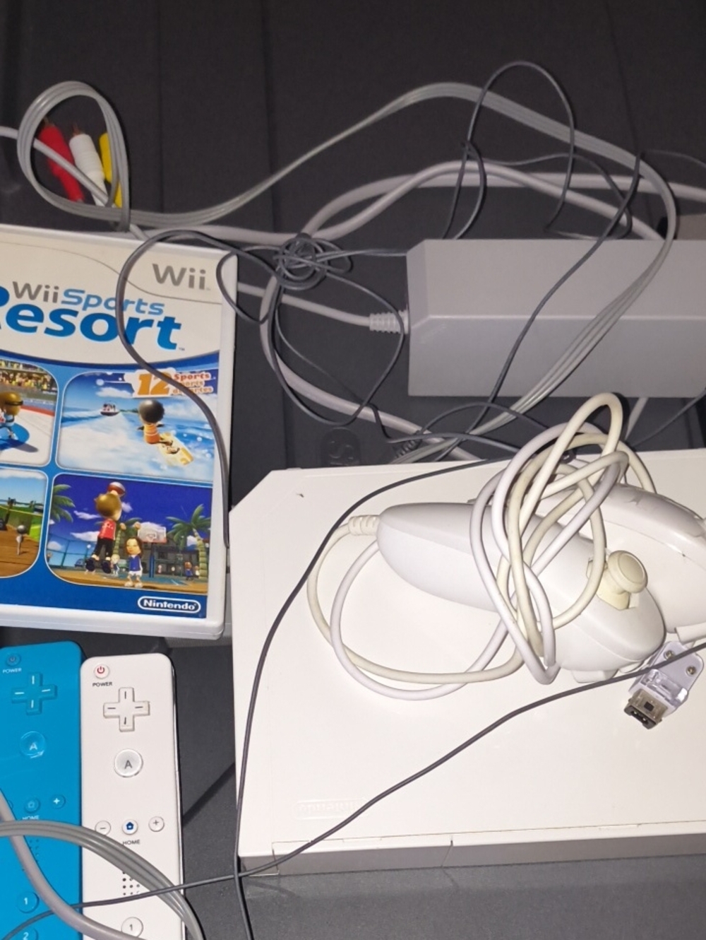Nintendo White Wii Console Bundle with Blue Remote